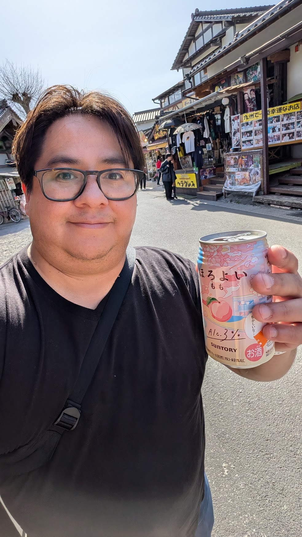 Enjoying Horoyoi Momo in Yufuin